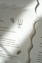 Menu s tvarovým výsekem a ilustracemi