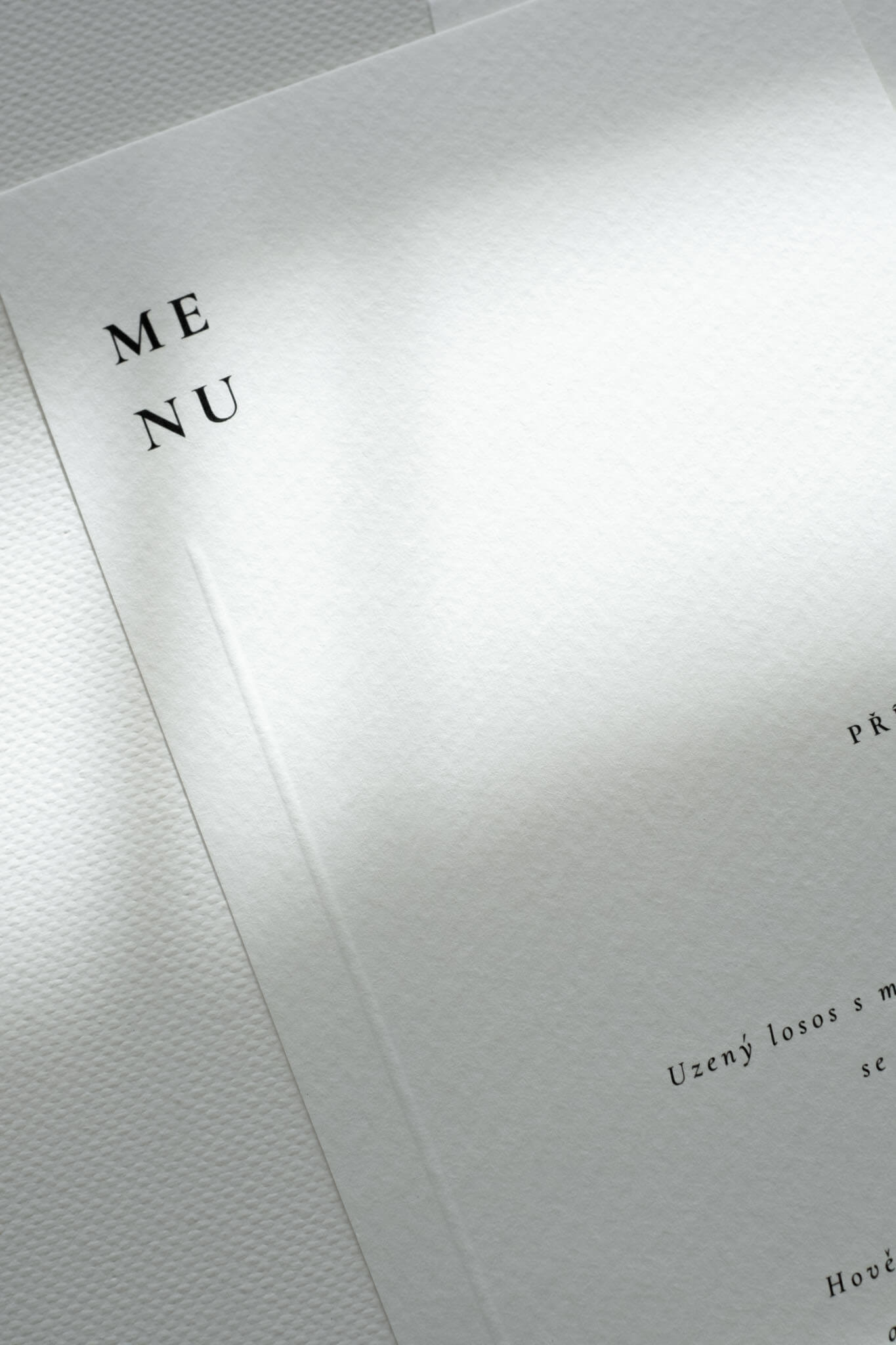 Menu s embosovaným rámečkem / linkou (DL)